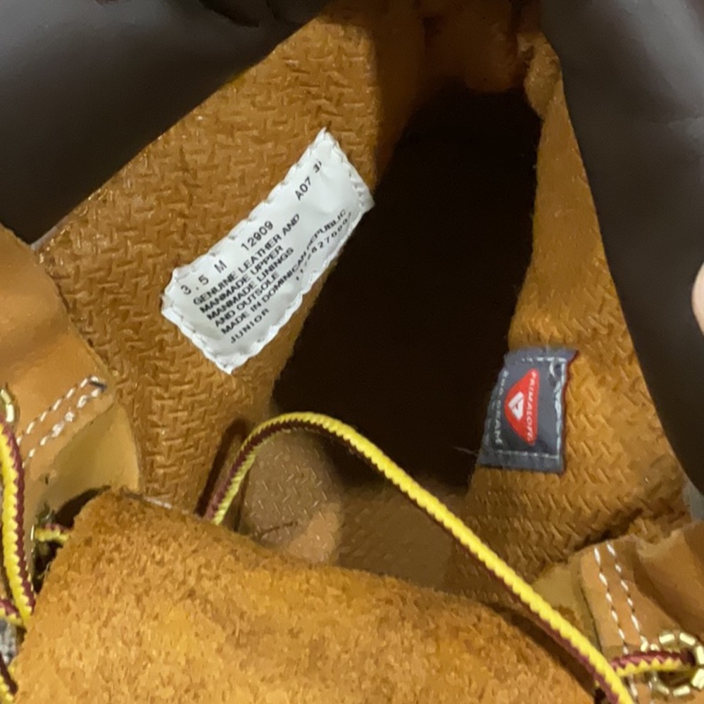 Youth Timberlands- great condition - Picture 5 of 6